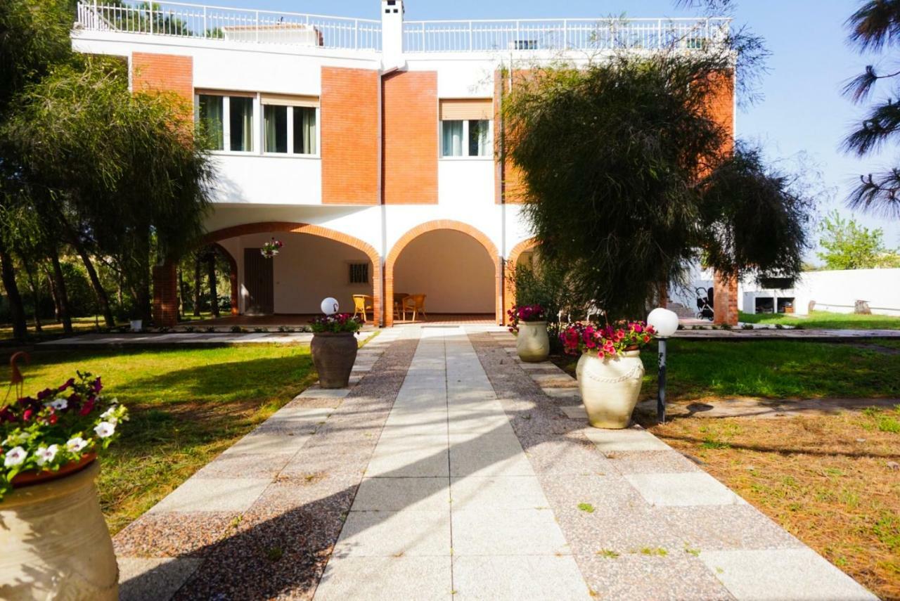 Villa Aurelia - Seafront Apartment With Terrace Quartu Sant'Elena Eksteriør billede