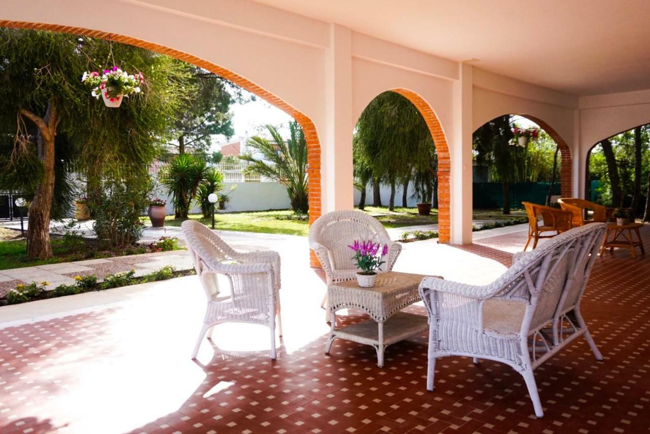 Villa Aurelia - Seafront Apartment With Terrace Quartu Sant'Elena Eksteriør billede