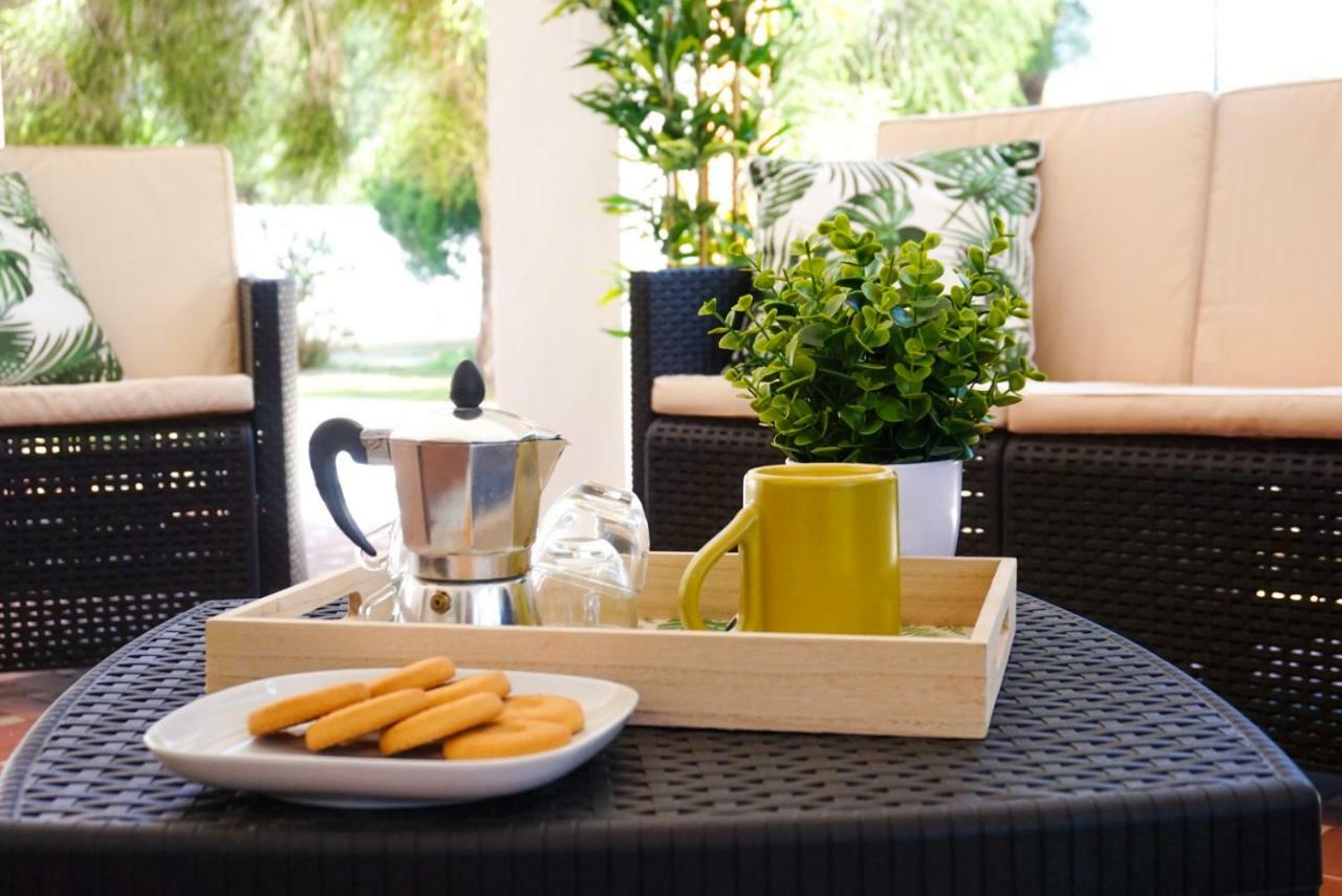 Villa Aurelia - Seafront Apartment With Terrace Quartu Sant'Elena Eksteriør billede