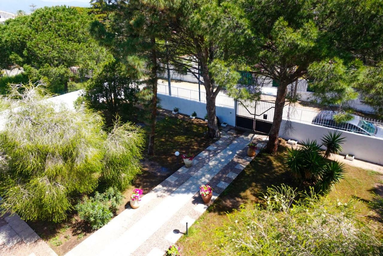 Villa Aurelia - Seafront Apartment With Terrace Quartu Sant'Elena Eksteriør billede
